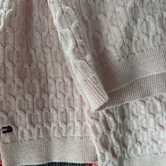 Tommy Hilfiger Light Pink V-Neck Sweater with chic stitch detailing NWOT - Picture 7 of 7